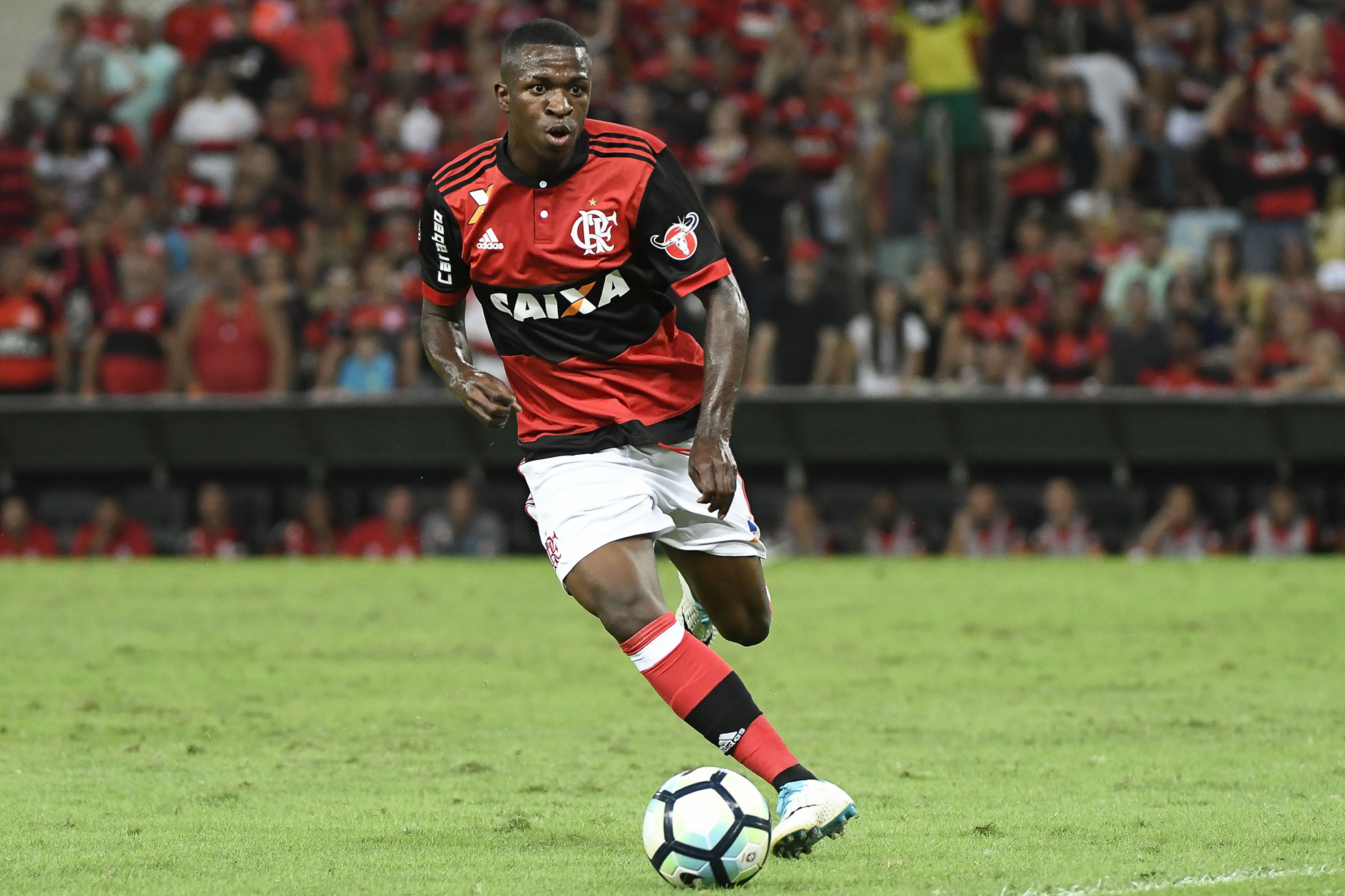 Flamengo dá aumento de salário e eleva multa de Vinícius Júnior para 45 mi euros | Jovem Pan