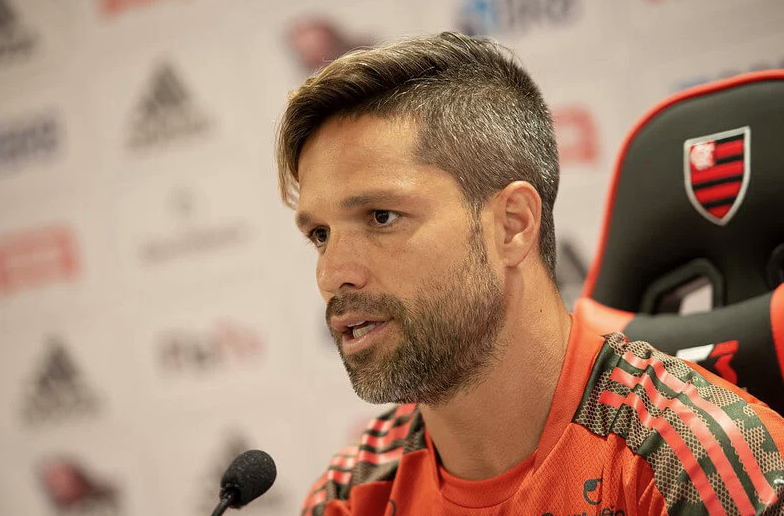 Diego Ribas is invited to return to Flamengo and recommends a new player for the number 10 shirt.