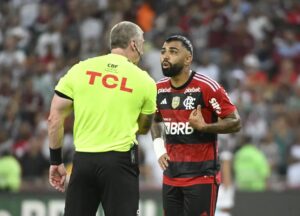 Corinthians x Flamengo empate：Anderson Daronco acusado de cobrar camisa do Flamgo